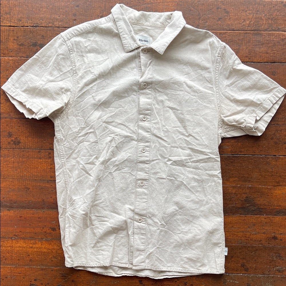 Men's Beige Rhythm Short Sleeve Shirt, Medium